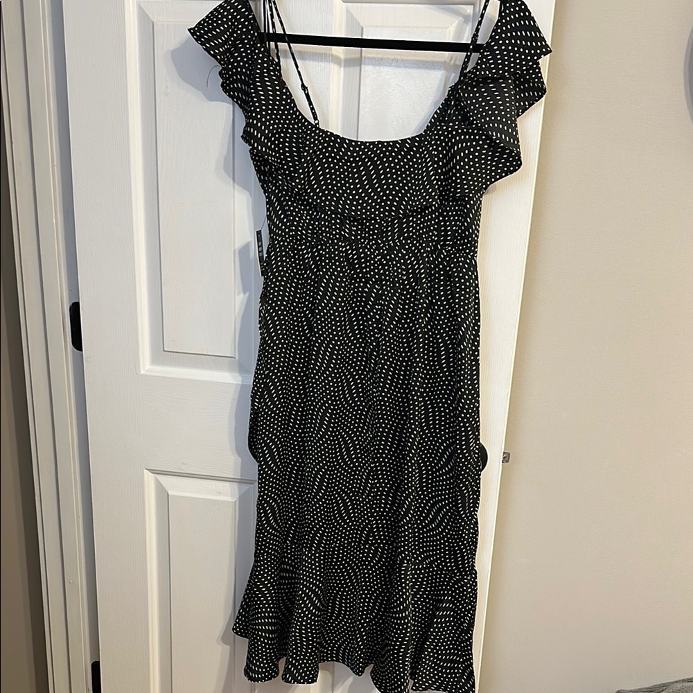 NWT Express Black and White Midi Sundress with loose ruffle sleeves - Picture 6 of 7
